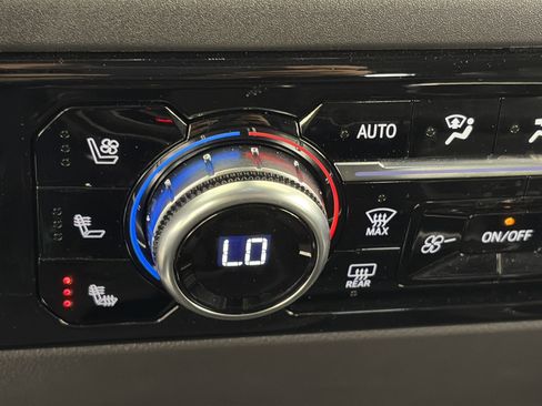 Certified 2024 GMC Sierra 1500 SLT w/ SLT Premium Plus Package AWD/4WD image 27