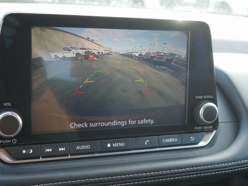 Used 2023 Nissan Rogue S image 3