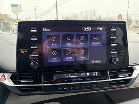 Used 2024 Toyota Sienna LE image 37