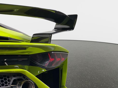 Used 2020 Lamborghini Aventador SVJ AWD/4WD image 14
