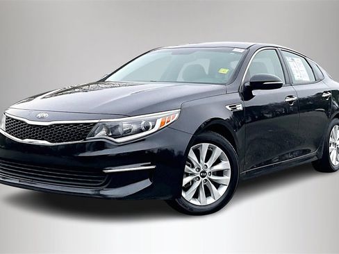 Used 2018 Kia Optima LX w/ 17" Alloy Wheels Package image 3