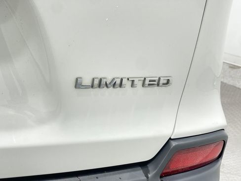 Used 2019 Jeep Cherokee Limited image 39