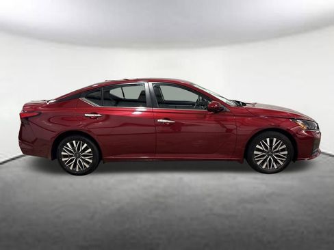 Used 2023 Nissan Altima 2.5 SV w/ SV Premium Package image 6