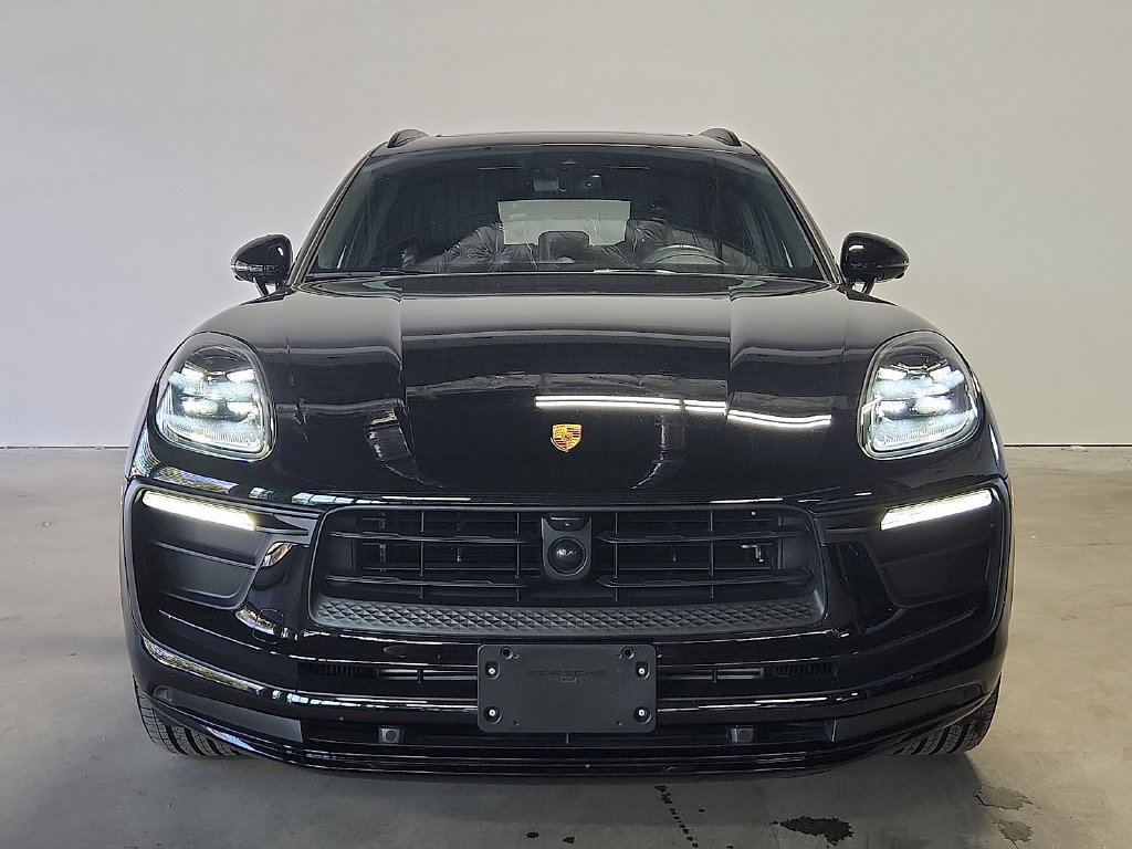 Certified 2026 Porsche Macan AWD/4WD image 8