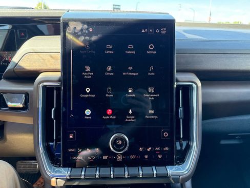 Used 2025 GMC Yukon Denali Ultimate w/ LPO, Illumination Package AWD/4WD image 8