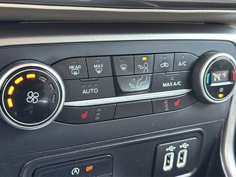 Used 2018 Ford EcoSport SE w/ SE Convenience Package image 25