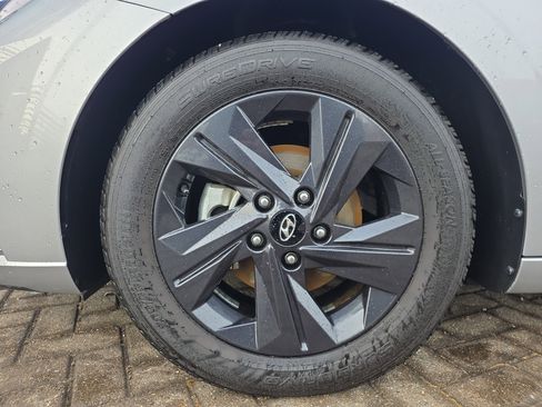 Used 2023 Hyundai Elantra SEL image 11