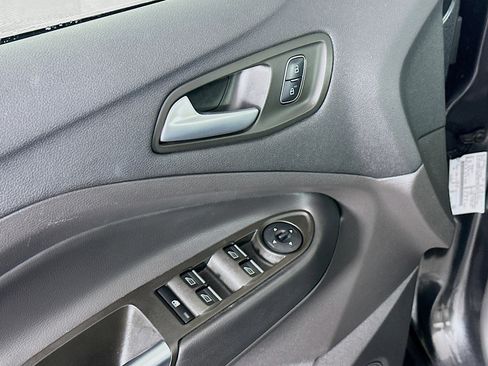 Used 2017 Ford C-MAX SE image 15