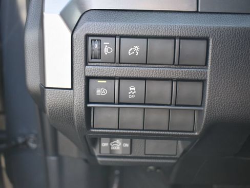 Certified 2025 Toyota Tacoma SR5 AWD/4WD image 16