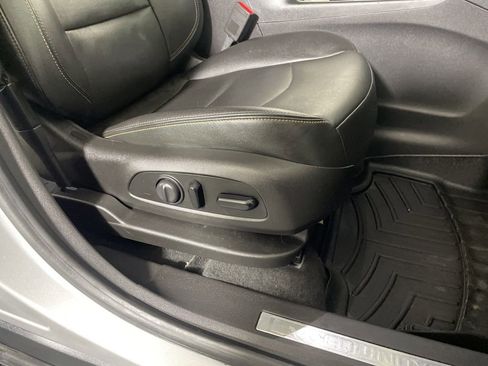Used 2019 Chevrolet Equinox Premier AWD/4WD image 24