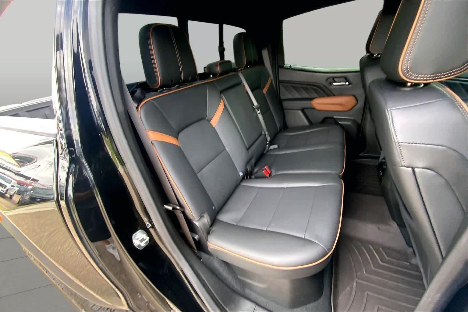 Used 2024 GMC Canyon AT4 w/ AT4 Premium Package AWD/4WD image 20