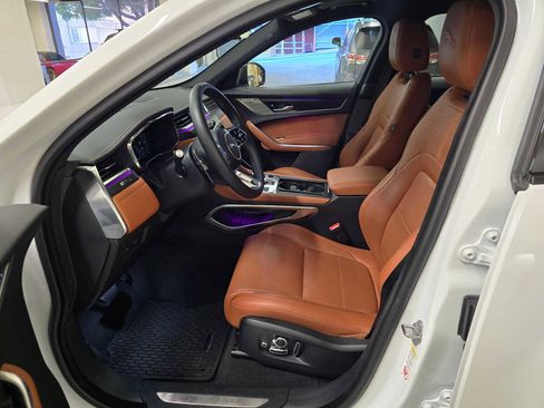 Used 2025 Jaguar F-PACE R-Dynamic S image 23