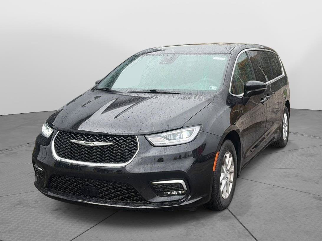 Used 2026 Chrysler Pacifica Select FWD image 3