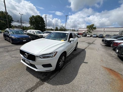 Used 2020 Volvo XC60 T5 Momentum w/ Protection Package AWD/4WD image 3