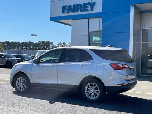 Used 2019 Chevrolet Equinox LS w/ LS Convenience Package image 3