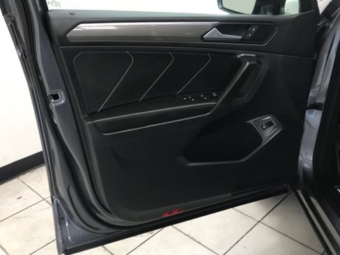 Used 2024 Volkswagen Tiguan SE R-Line FWD image 8
