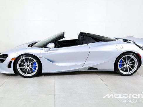 Used 2026 McLaren 750S Spider RWD image 7