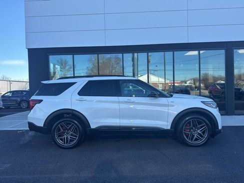 Used 2025 Ford Explorer ST-Line w/ Premium Package image 2