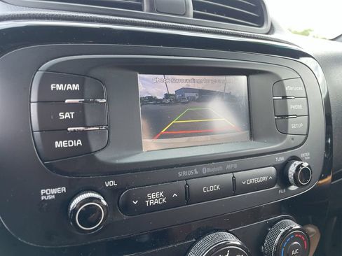 Used 2015 Kia Soul ! w/ Umber Package 1 FWD image 12