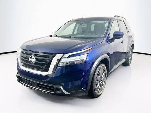 Used 2025 Nissan Pathfinder SV AWD/4WD image 3