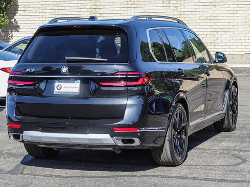 Used 2025 BMW X7 xDrive40i w/ Premium Package image 6