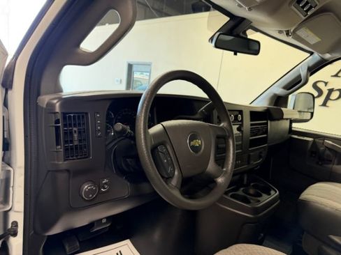 Used 2025 Chevrolet Express 3500 LT w/ LT Preferred Equipment Group RWD image 6