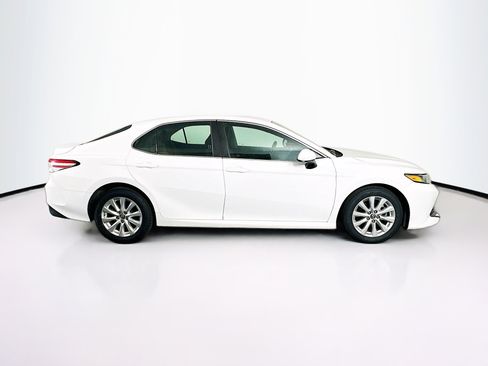 Used 2018 Toyota Camry LE image 10