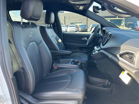 New 2026 Chrysler Pacifica Select w/ S Appearance Package FWD image 25