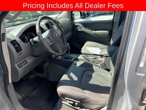 Used 2014 Nissan Frontier SL w/ SL Moonroof Package AWD/4WD image 6