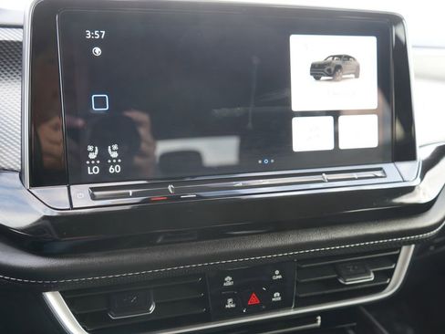 Used 2025 Volkswagen Atlas Cross Sport SEL R-Line image 35