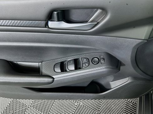 Used 2025 Nissan Altima 2.5 SV image 15