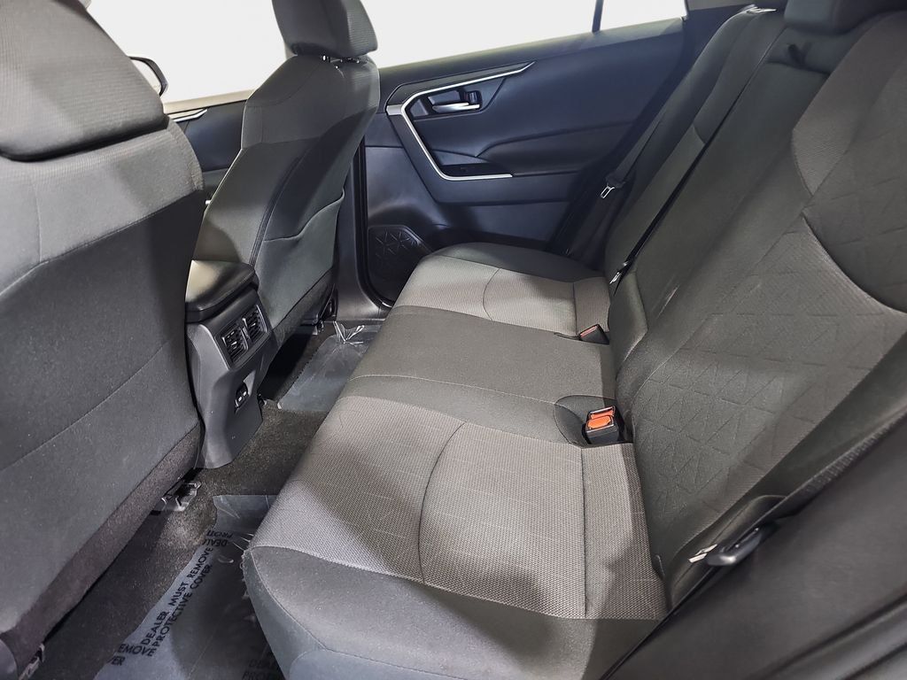 Used 2025 Toyota RAV4 XLE AWD/4WD image 16
