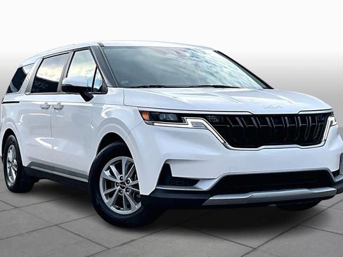 Used 2024 Kia Carnival LX image 3