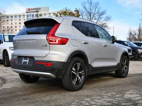 Used 2025 Volvo XC40 B5 Core image 7