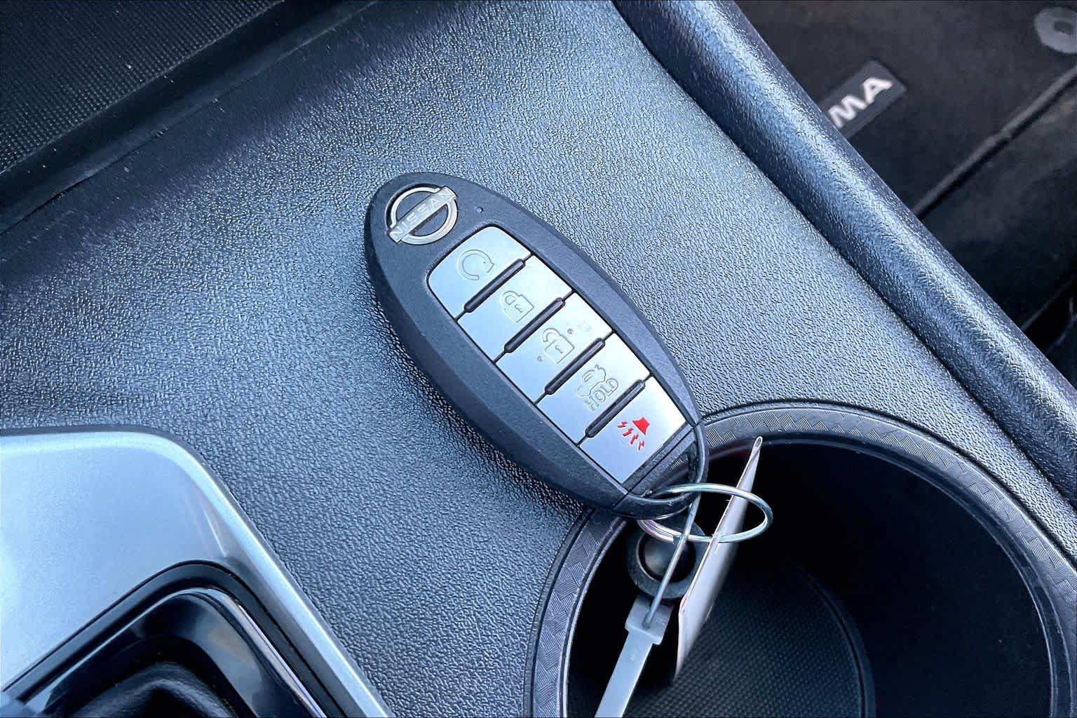 Used 2025 Nissan Altima 2.5 SV FWD image 13