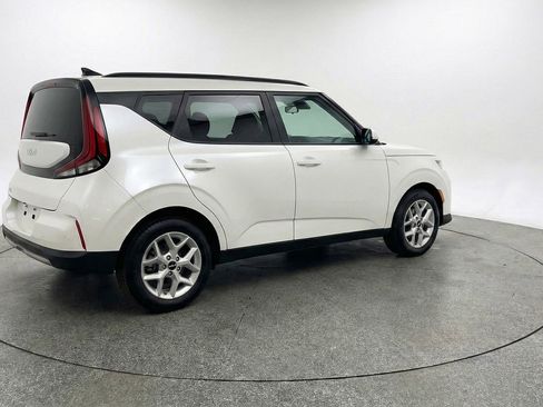 Used 2025 Kia Soul LX w/ LX Technology Package FWD image 9