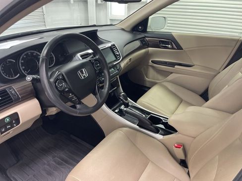 Used 2016 Honda Accord Touring image 10