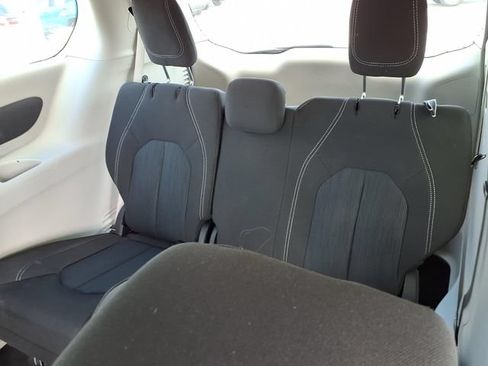 Used 2022 Chrysler Voyager LX FWD image 18