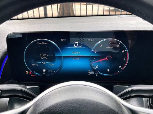 Used 2022 Mercedes-Benz GLB 250 image 25