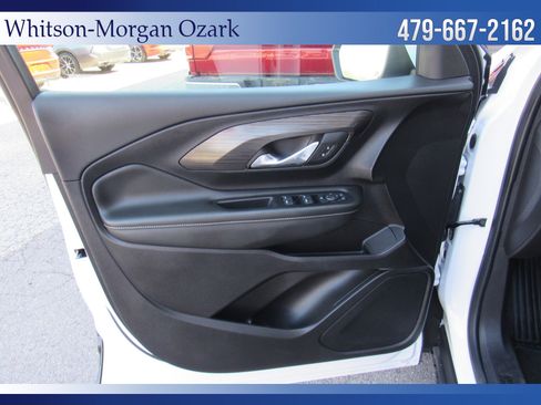 Used 2024 GMC Terrain SLE image 30