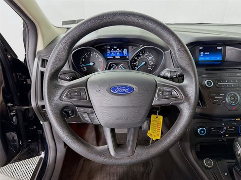 Used 2017 Ford Focus SE FWD image 12