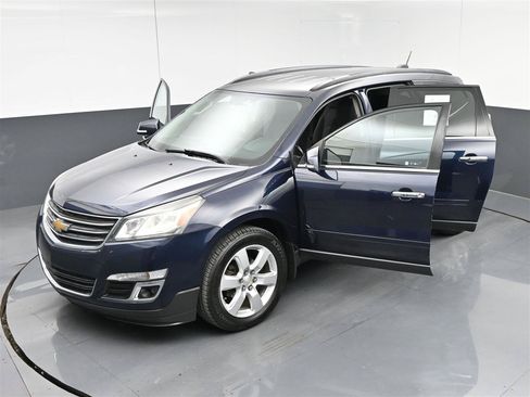 Used 2017 Chevrolet Traverse LT w/ Style and Technology Package AWD/4WD image 37