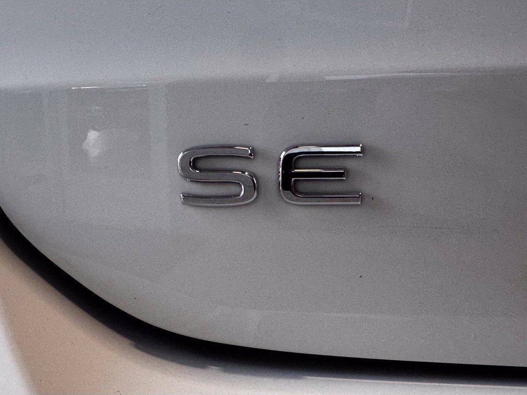 Used 2025 Volkswagen Taos SE AWD/4WD image 8