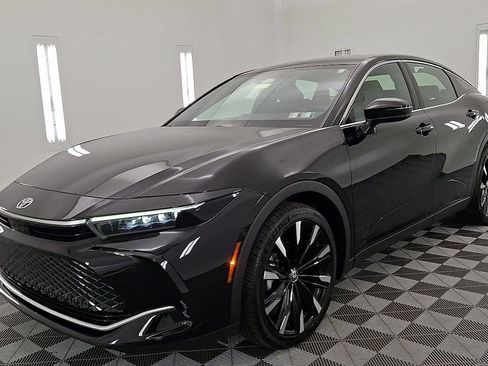 Used 2024 Toyota Crown Platinum image 8