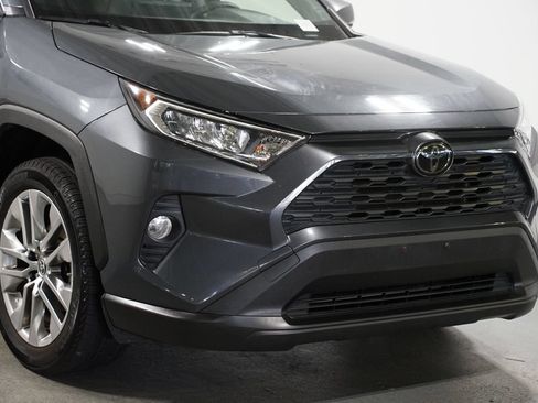 Used 2019 Toyota RAV4 XLE Premium FWD image 4