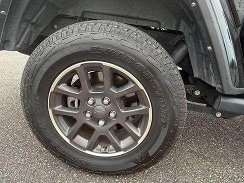 Used 2021 Jeep Gladiator Overland AWD/4WD image 10
