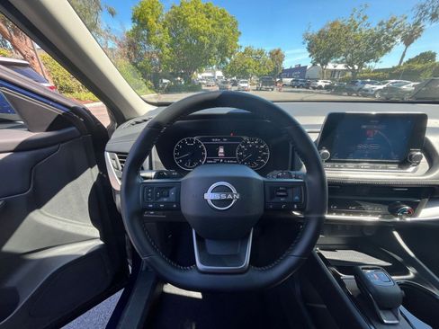 Used 2025 Nissan Rogue SV FWD image 36
