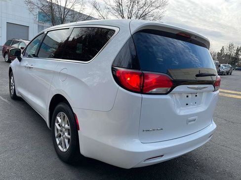 Used 2017 Chrysler Pacifica LX image 33