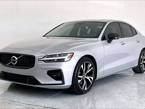 Used 2024 Volvo S60 B5 Plus AWD/4WD image 14