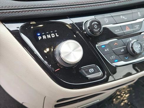 Used 2020 Chrysler Pacifica Limited image 16